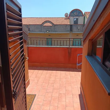 Casa Vacanze Da Valeria Torre Archirafi Exterior photo
